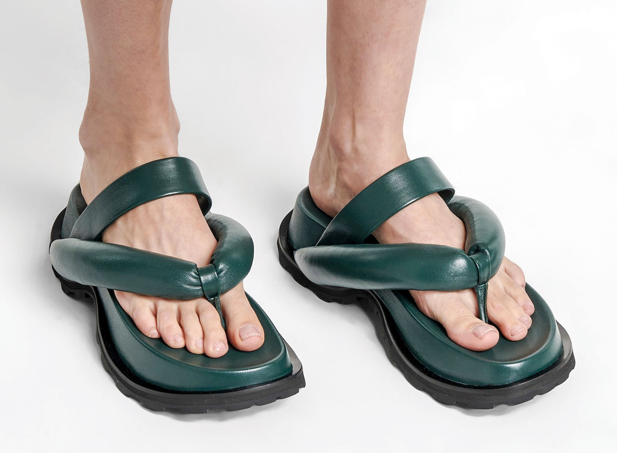 ANTICIPOS VERANO 2021·22 Ojotas, chanclas o chinelas optan por las tiras  tubulares - SERMA.NET