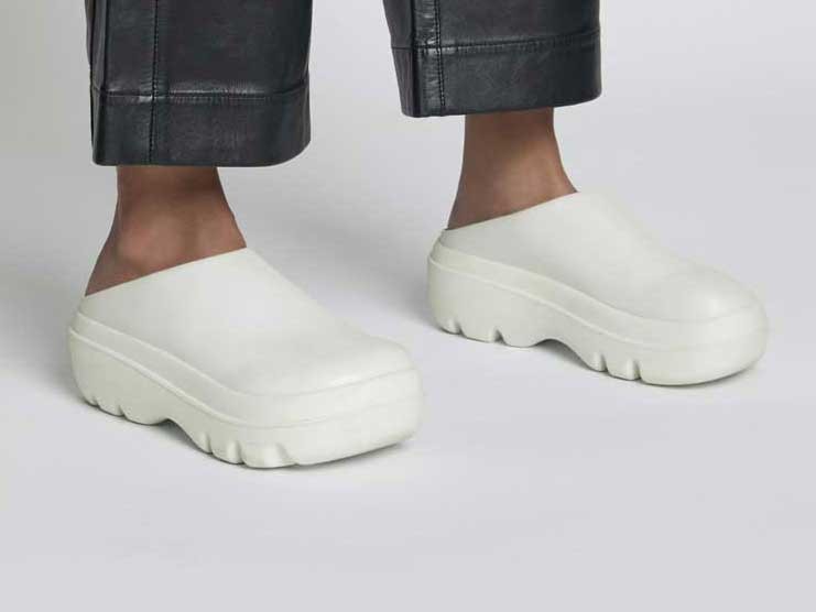 The success of the one-piece injected eva shoes