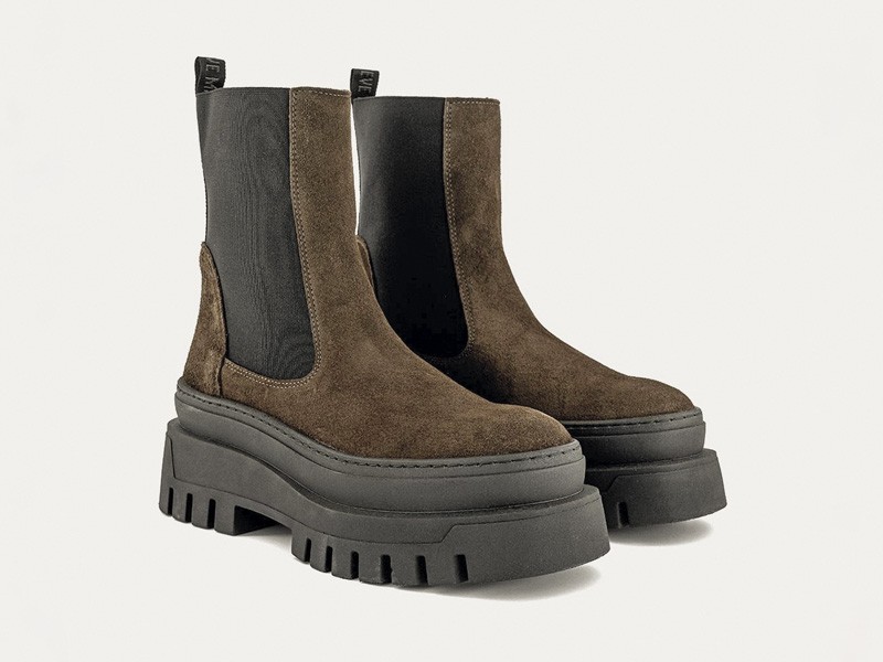 COLOR CHOCOLATE MUJER TENDENCIAS OTOÑO INVIENRO 2026 SERMA 1565277151938_pr1.jpg Chocolate emerges as a defining color trend in footwear