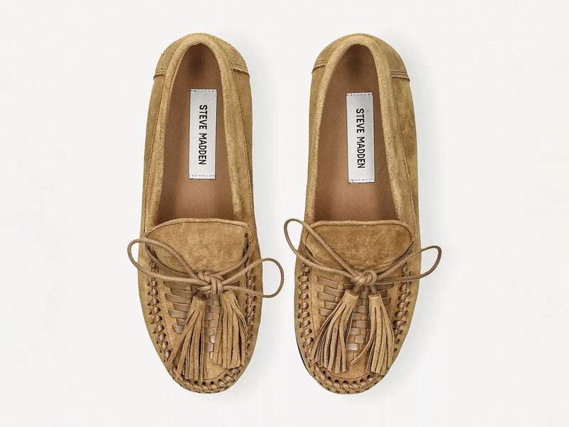 MOCASINES ACORDONADOS CALZADO MUJER ARTESANAL SANDALIA TENDENCIA PRIMAVERA VERNAO 2026 2027 SERMA167R04547069_TAN_ALT01.jpg Folk moccasins combine fringes, ties and an earthy palette
