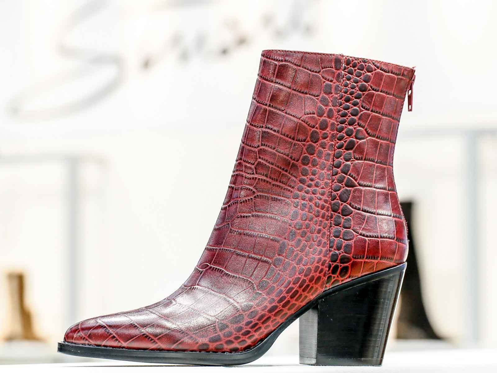 Unbeatable! GALLERY SHOES confirmed booties for next Fall-Winter 2021