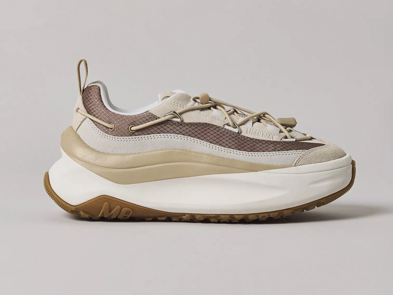 101857498_879_b2.jpg Urban chunky sneakers with high-volume soles and sport aesthetics