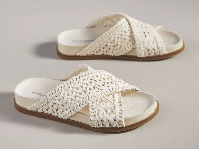 Plantillas anatómicas,  tiras y creatividad:  La fórmula ganadora para  las chanclas más buscadas