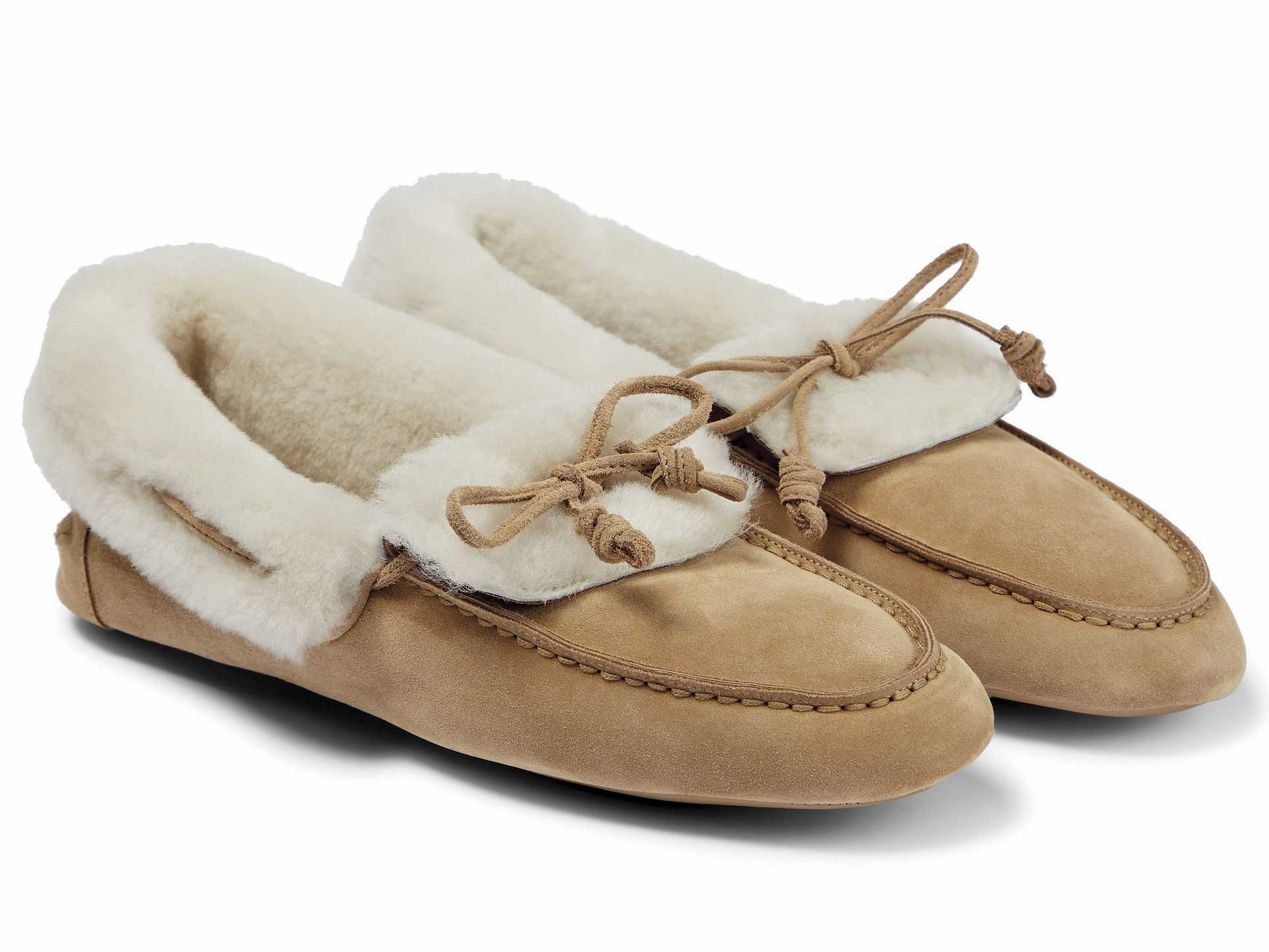 Flat moccasins: With details to be different