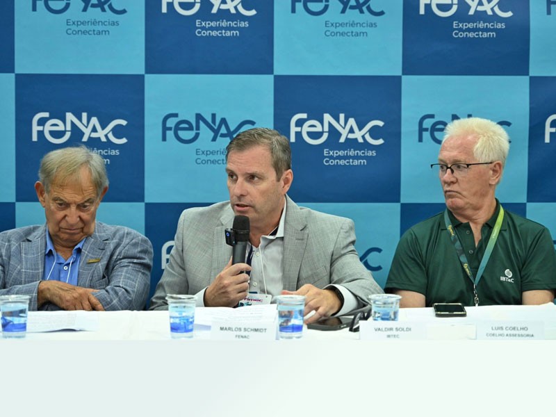 FIMEC and FENAC authorities at the close of the fair, presenting the event’s results. FIMEC reinforced its leadership as a global industry trade fair