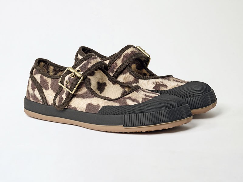 Animal-print ballerinas focus on surface and contrast