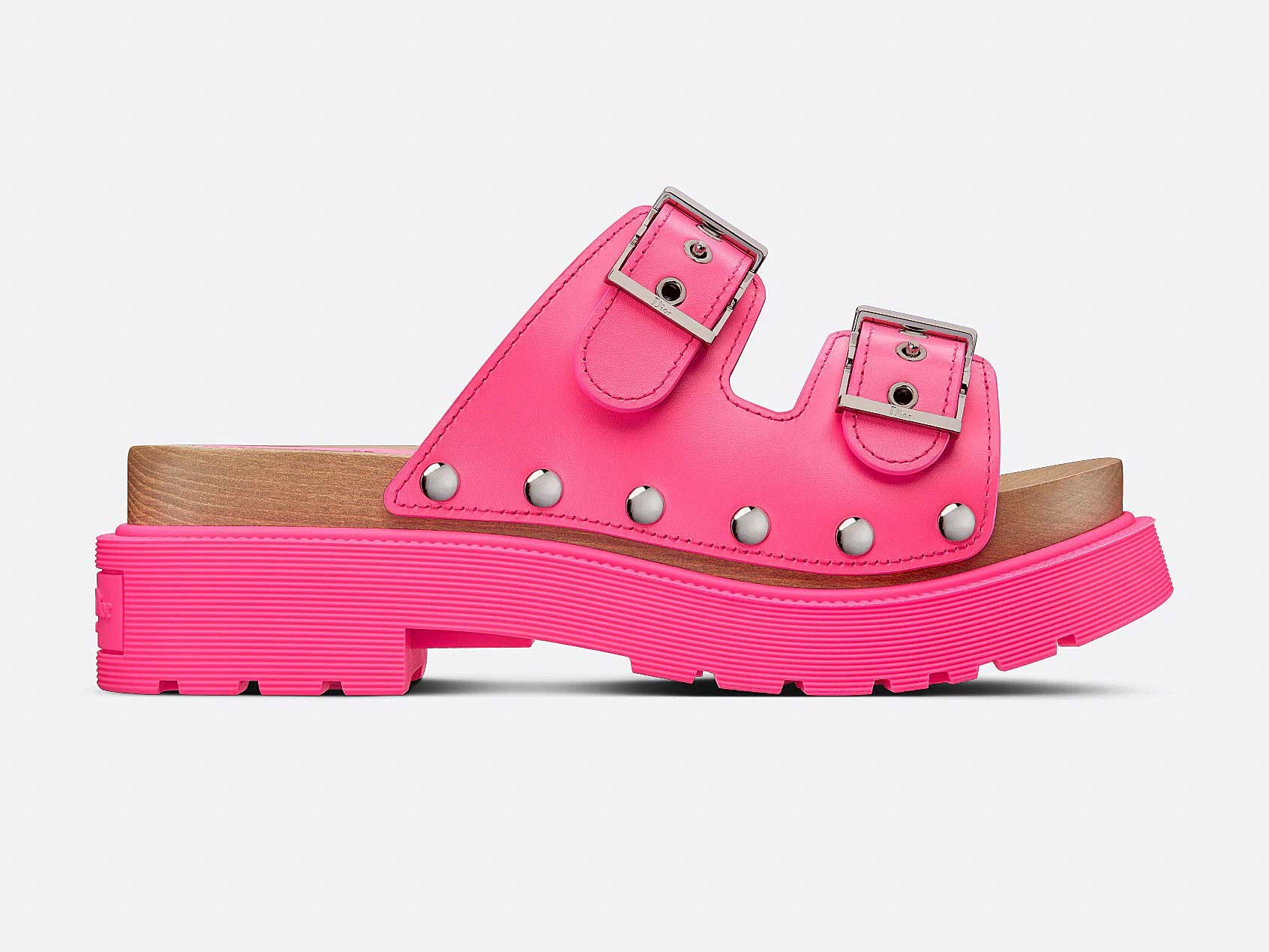 ÚNICOS. Los zuecos de DIOR con suela híbrida: madera y caucho TR
