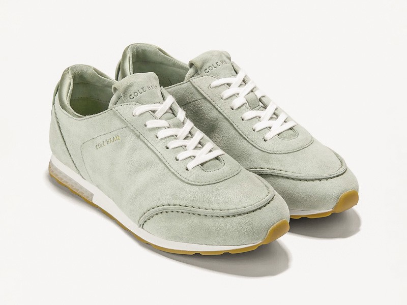 Men’s sneakers strengthen greens, gum soles and low profiles