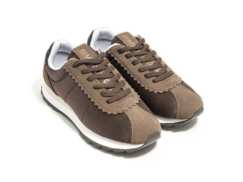 COLOR CHOCOLATE MUJER TENDENCIAS OTOÑO INVIENRO 2026 SERMA 156252BZ1318_10600_D_4.jpg Chocolate emerges as a defining color trend in footwear