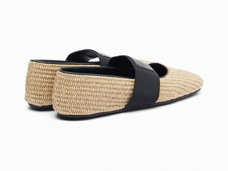 GIVENCHY ballerina flats. Luxury dressed in raffia