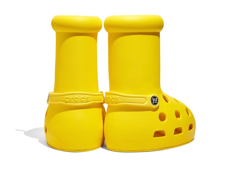Las extravagantes  botas CROCS para fanáticos de Astro Boy