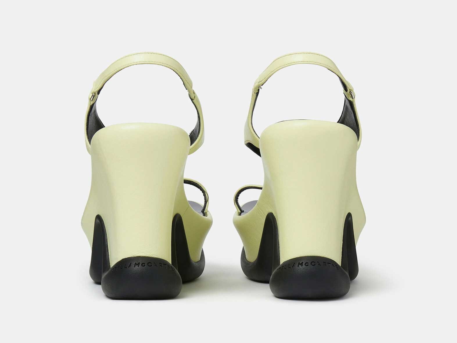 Stella McCartney: A different and elegant sandal to receive the summer