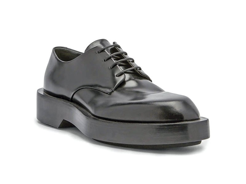 Lace-up dress shoes
