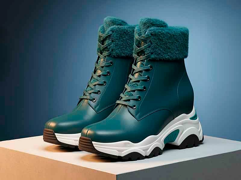 TEAL BLUE. The fashion color for next winter?