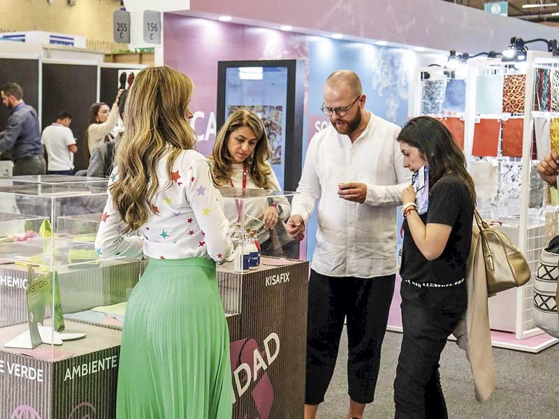 INSPIRAMAIS. Un foro que promueve el intercambio de ideas entre expositores y visitantes, para proyectar nuevos productos.