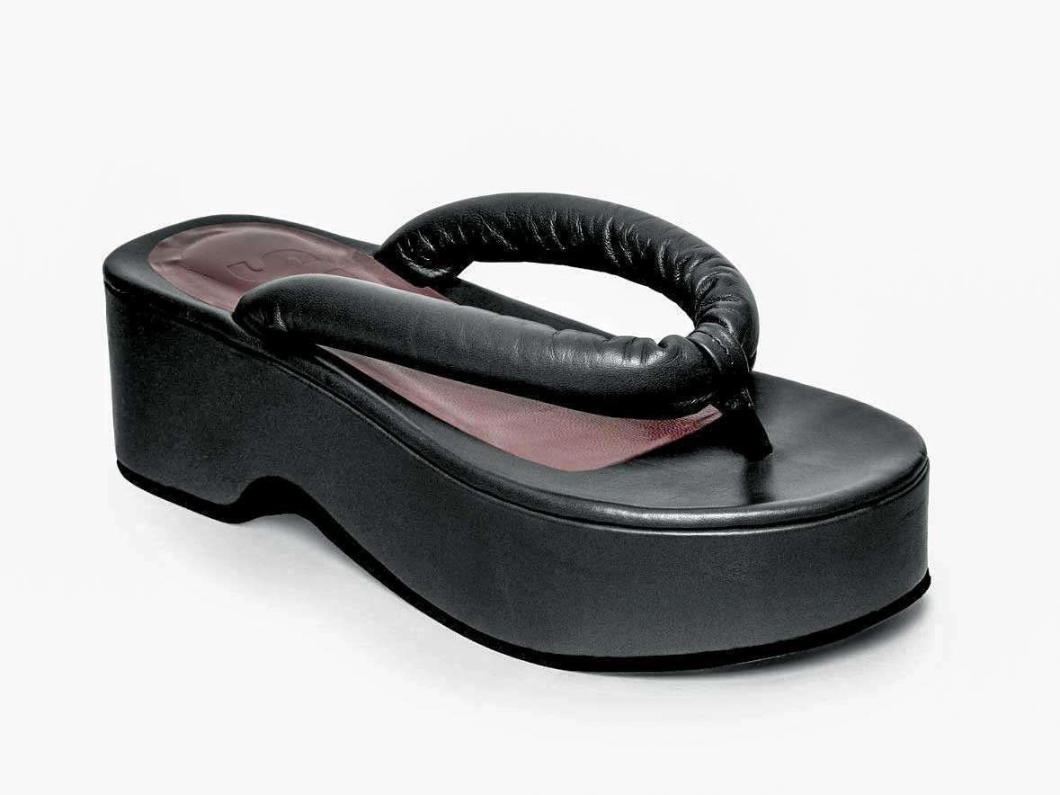 El furor de las ojotas y chanclas con tiras tubulares e infladas