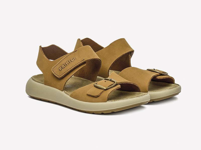Kids’ sandals segment the assortment through closures and color