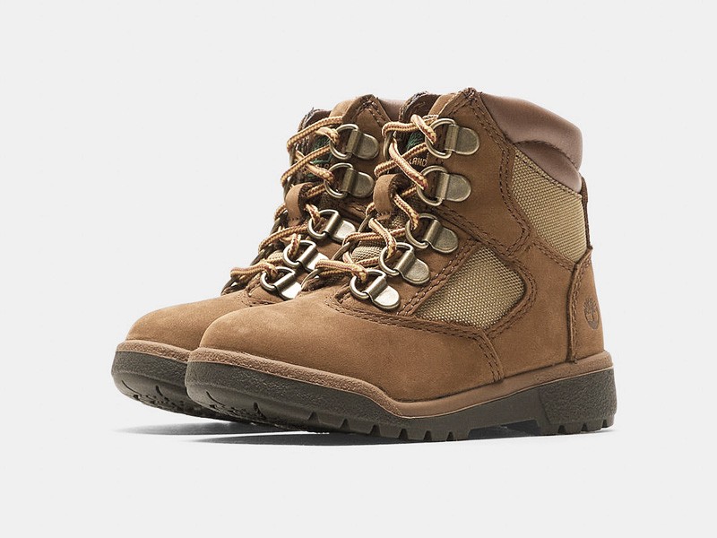 Calzado outdoor infantil con suelas de tracción y refuerzos