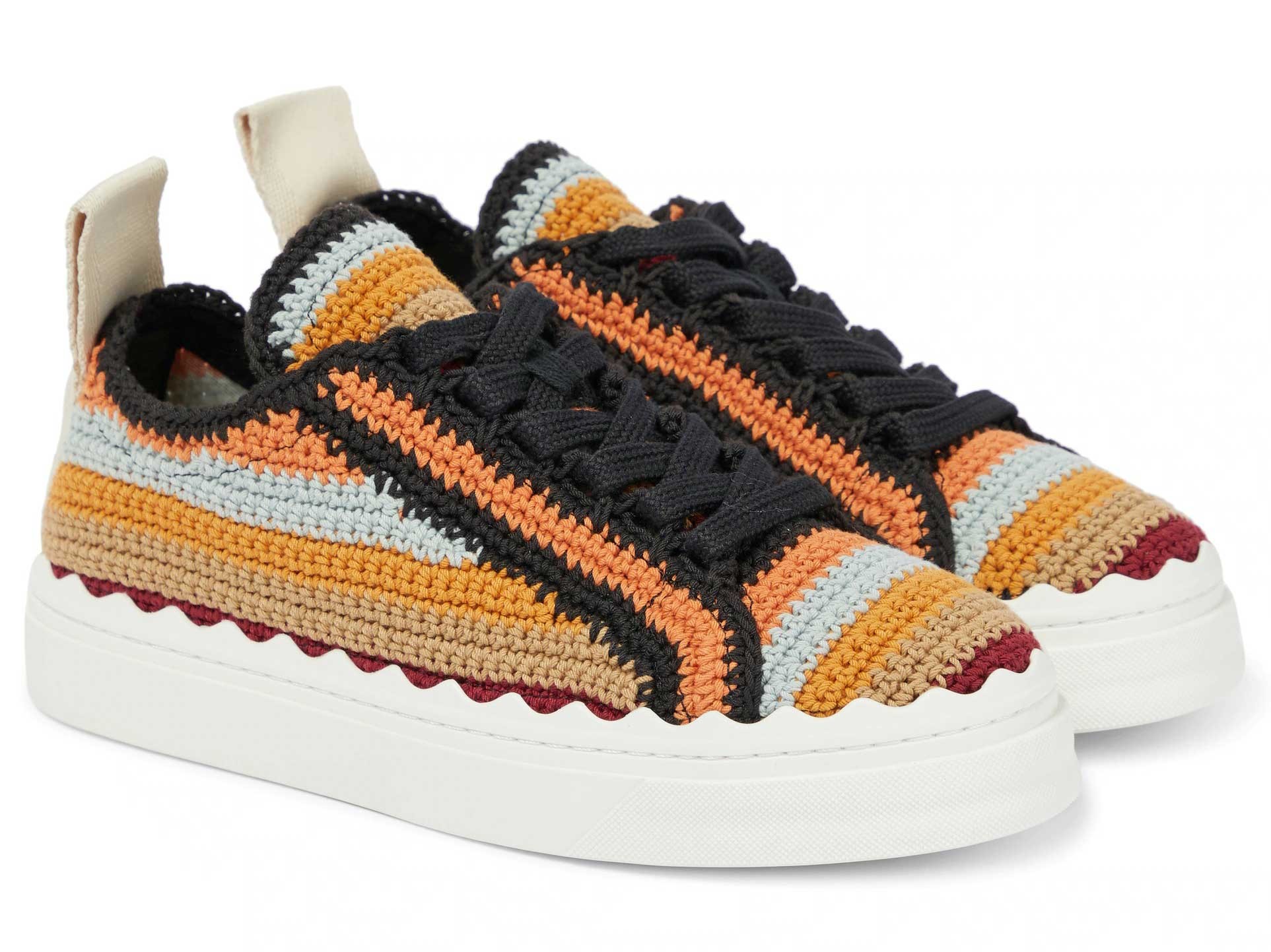 CROCHET: un toque de bohemia y nostalgia para las nuevas sneakers