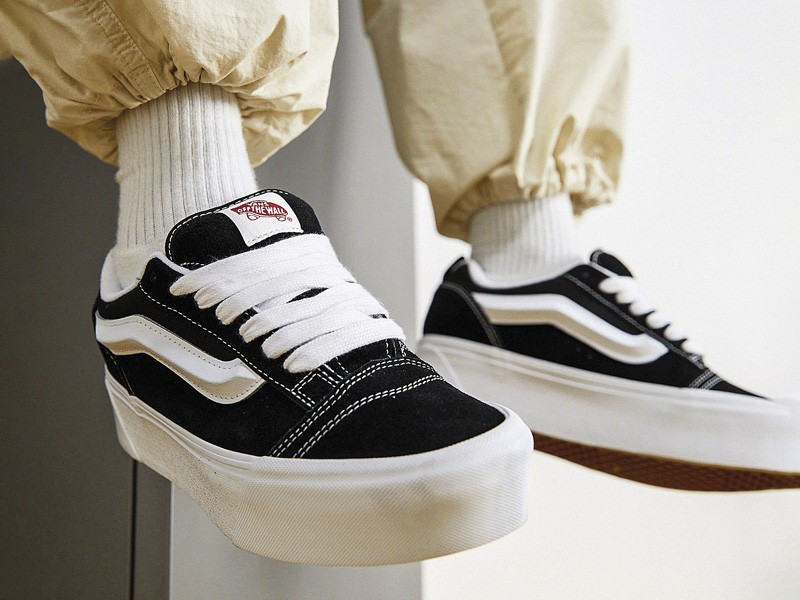 SNEAKERS RETRO FUTSAL MUJER TENDENCIA OTOÑO INVIERNO 2026 CALZADO SERMA156 1146e3446c28410d958df692fb4b1732.jpg Skate footwear with vulcanized soles and low profiles