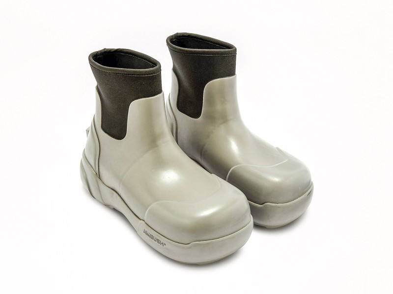 Flat booties