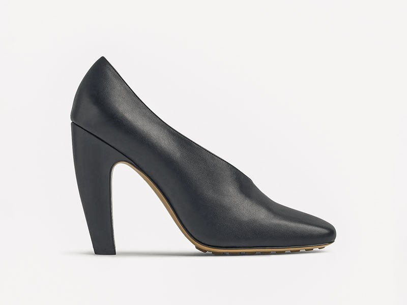 High shoes combine pointed toes, textures and heels