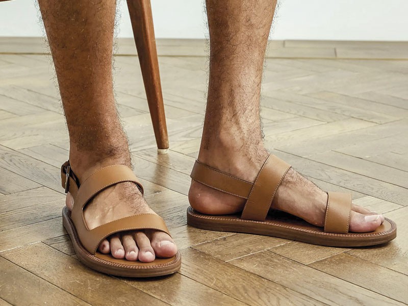 Men’s sandals combine straps, openwork and substantial soles