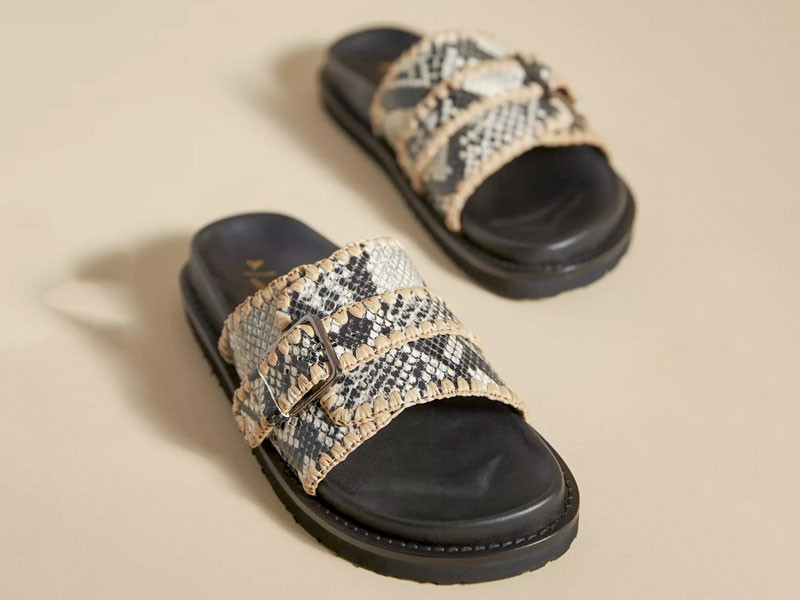 Plantillas anatómicas,  tiras y creatividad:  La fórmula ganadora para  las chanclas más buscadas