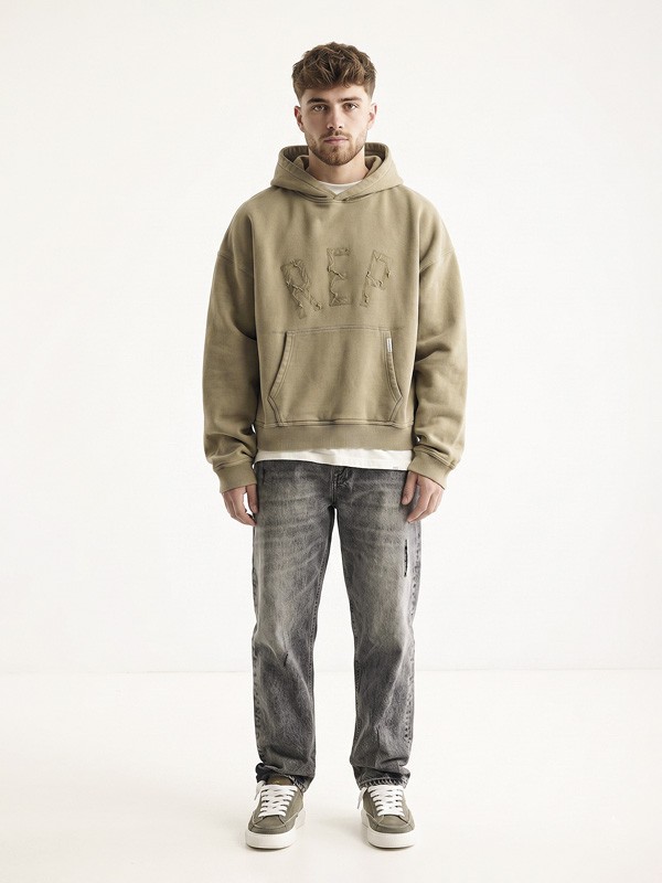 Sneakers masculinas consolidan verdes, gum y perfiles bajos