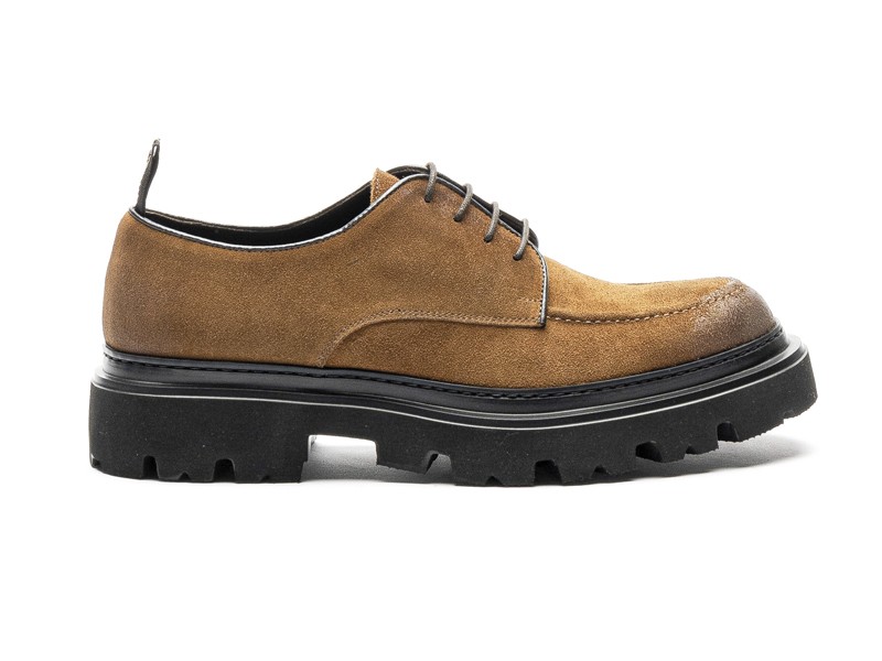 Lace-up dress shoes