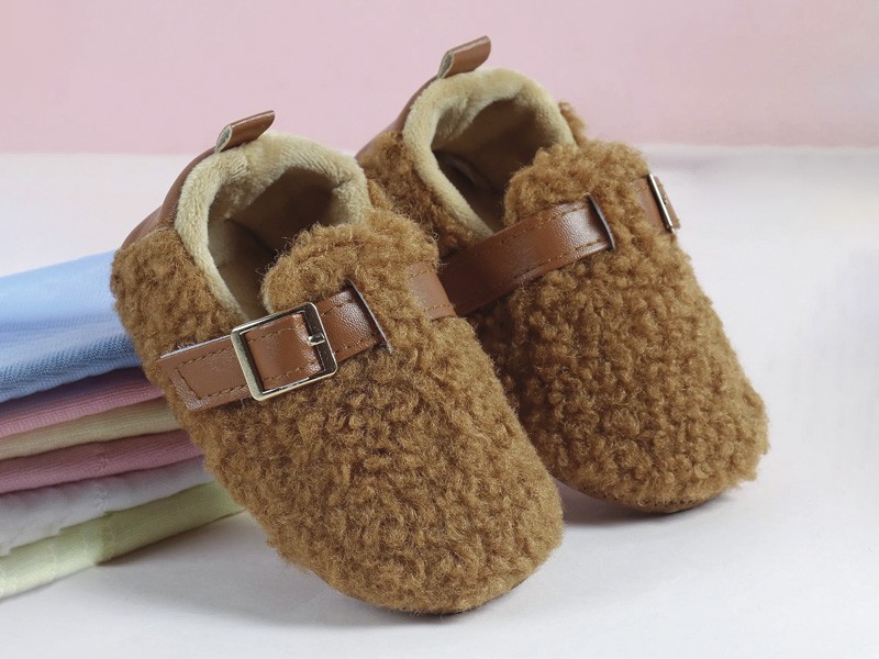 NINÑO NINA ZAPATOS SNEAKERS TENDENCIA CALZADO TEMPORADA OTOÑO INVIERNO 2027 SERMA 159 21170775a.jpg Los cozy shoes amplían la oferta de pantuflas infantiles