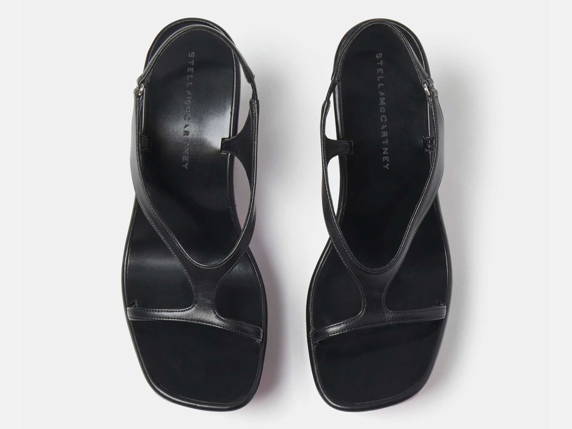 Stella McCartney: Una sandalia distinta y elegante para recibir el verano