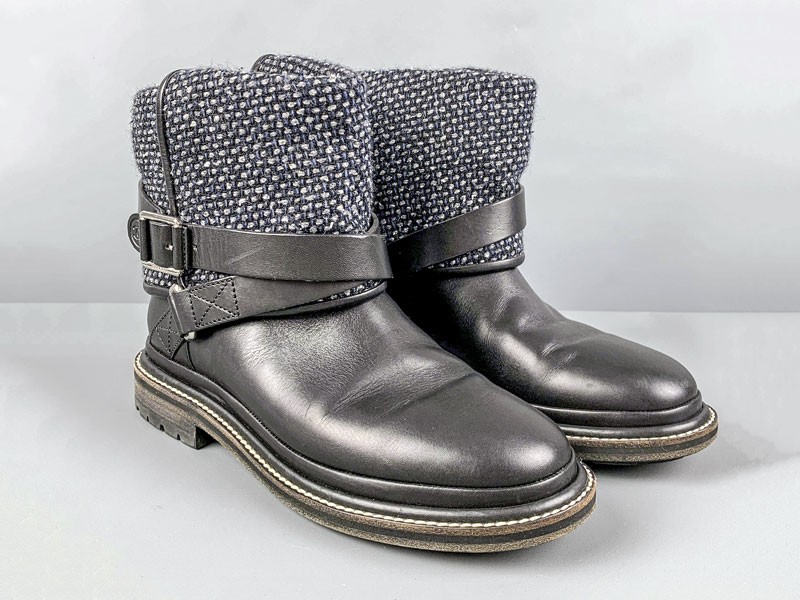 Flat booties