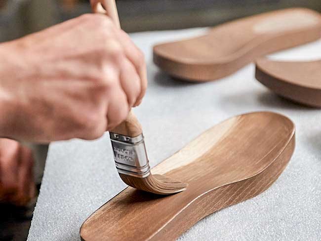 UNIQUE. DIOR clogs with a hybrid sole: wood and TR rubber