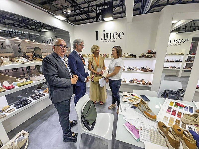 Leaders of the Valencian association presented to government authorities the issues affecting the sector.