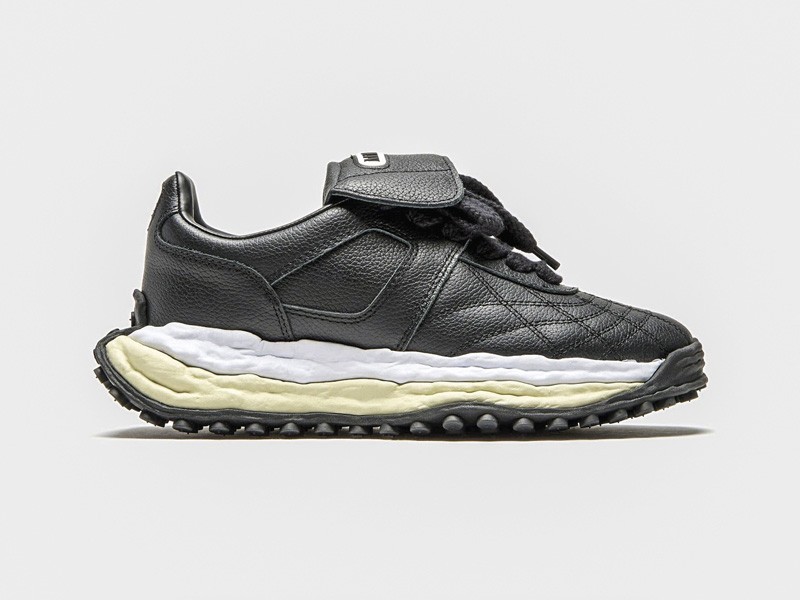 SNEAKERS RETRO FUTSAL MUJER TENDENCIA OTOÑO INVIERNO 2026 CALZADO SERMA156 MHA14FW701-BLKScottOriginalSoleL.jpg Calzado tipo futsal retro en clave sneakers urbana