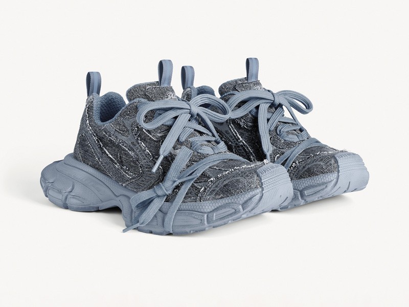 Sneakers chunky refuerzan volumen, suelas y capas técnicas