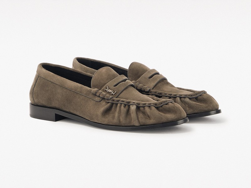 Mocasines sport actualizan suelas, color y capelladas blandas