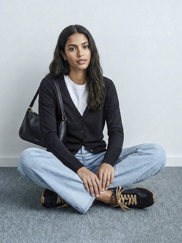 SNEAKERS RETRO FUTSAL MUJER TENDENCIA OTOÑO INVIERNO 2026 CALZADO SERMA156 13aqbdueikbdueikbdue.jpg Calzado tipo futsal retro en clave sneakers urbana