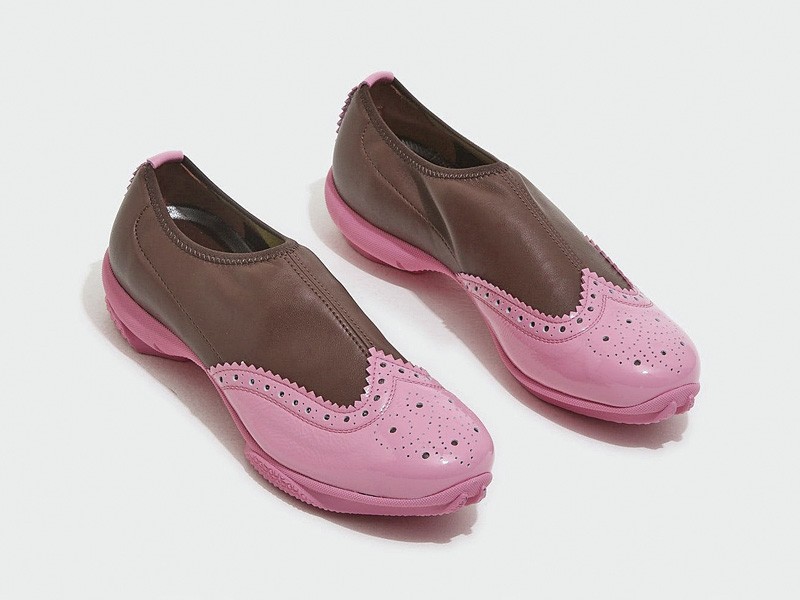 Bajos con forros visibles y volúmenes blandos