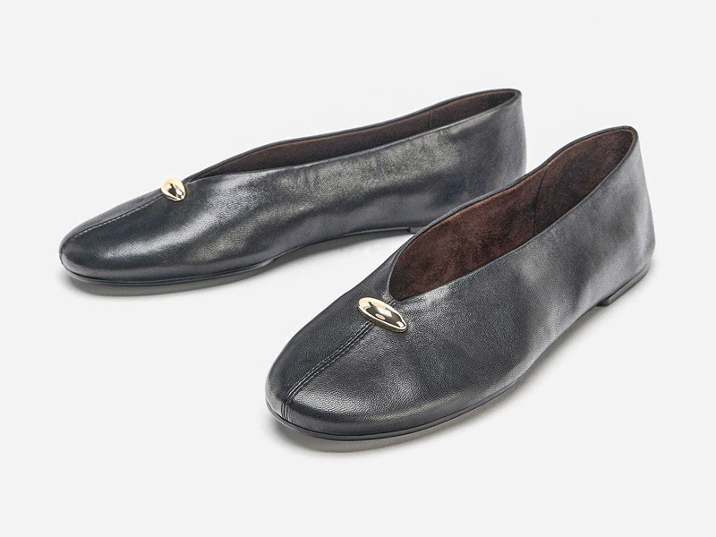 BALLERINAS BALERINAS TENDENCIA CALZADO TEMPORADA OTOÑO INVIERNO 2027 SERMA 159 12562610800-e2.jpg Las ballerinas combinan tiras, estampas y detalles visibles
