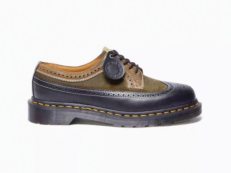 Lace-up casual shoes