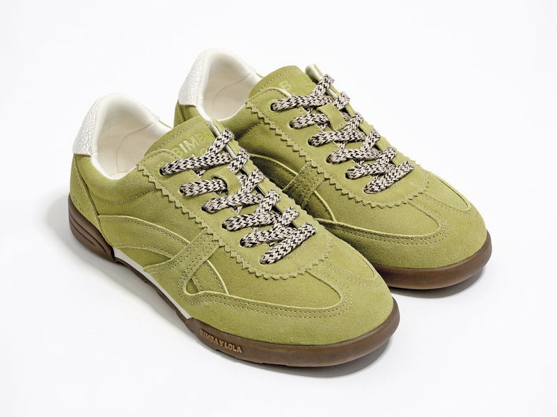 Classic sneakers: retro futsal