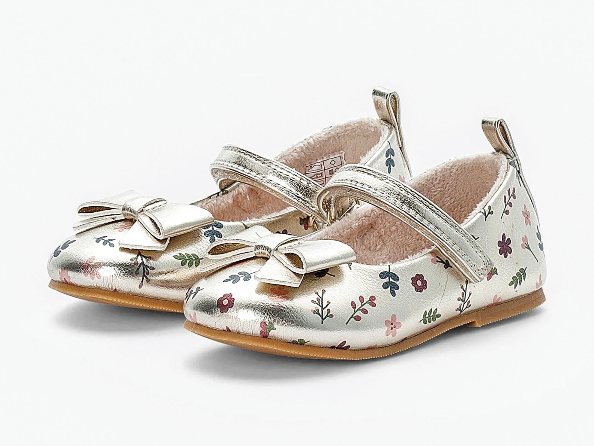 Closed children's shoes: comfortable and fun