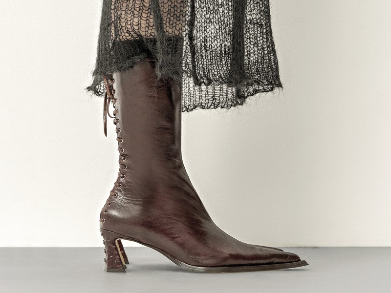 COLOR CHOCOLATE MUJER TENDENCIAS OTOÑO INVIENRO 2026 SERMA 1569b9941d8558a316a4580f6fd1ac2f2ac.jpg El color chocolate se afirma como tendencia cromática en calzado