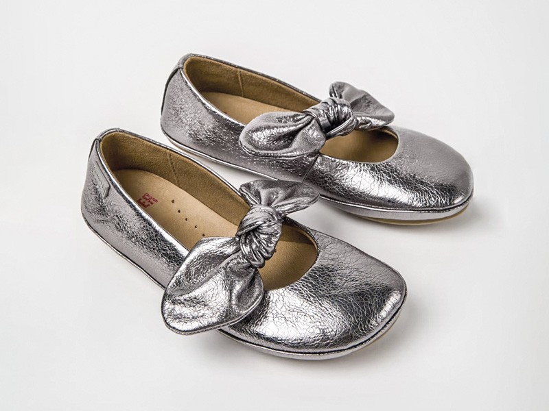 Zapatos infantiles con moños, mary jane y mocasines urbanos