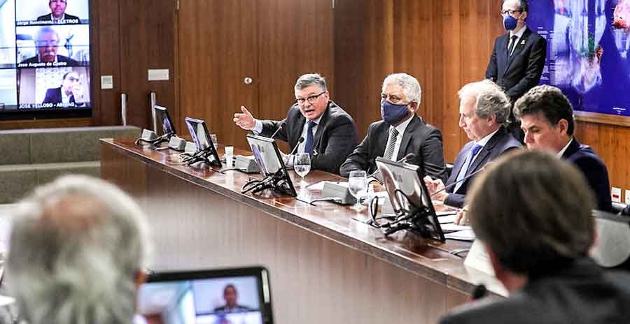 BOLSONARO recibió a ABICALÇADOS. Trataron la crisis en el sector brasileño.
