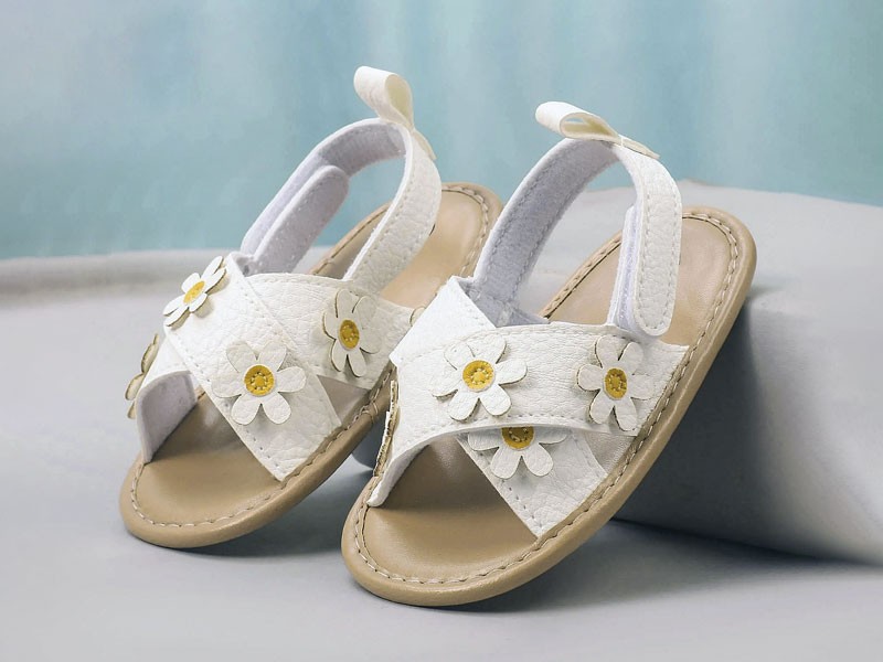 Kids’ sandals segment the assortment through closures and color