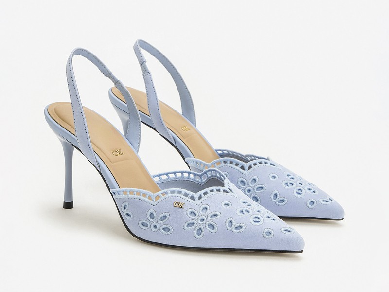SANDALIAS ALTAS MUJER TENDENCIA CALZADO MARROQUINERIA BOLSOS CARTERAS PRIMAVERA VERANO 2026 SERMA 1582026-L3-SL1-60280512-67-3.jpg Los tonos tierra y azul diferencian sandalias altas