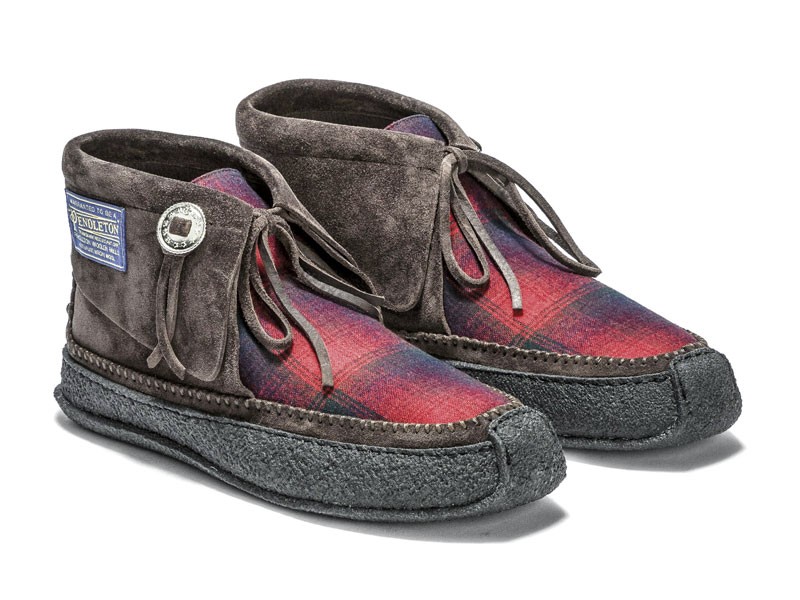 Lace-up casual booties